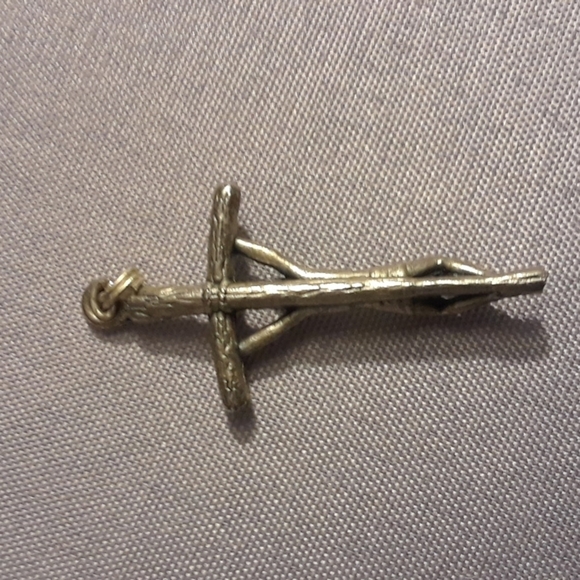 Pewter cross religious pendant - Picture 10 of 11